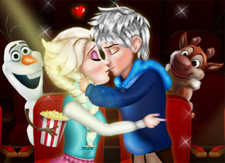 Гра Ельза і Джек цілуються в кіно